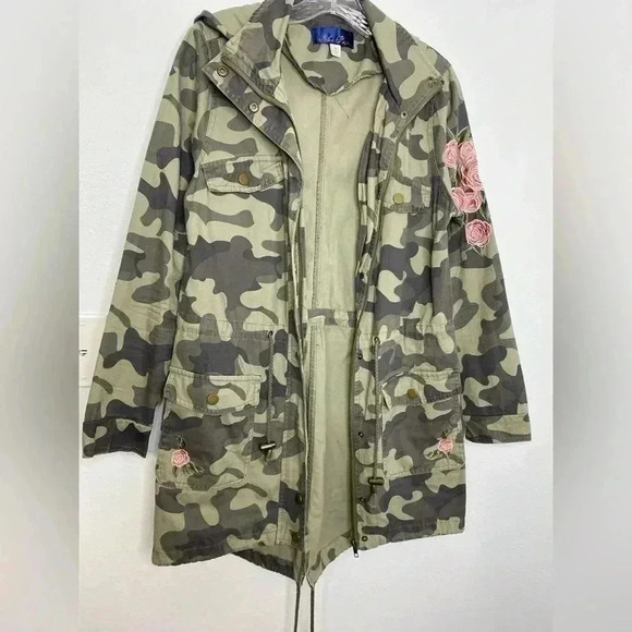 Francesca’s Collections Blue Rain Anorak Camo Embroidered jacket - Picture 5 of 8